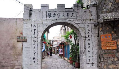 1．拱门后面的墙面涂鸦