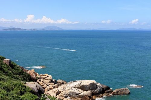 海口， 炎热带海滨的明珠