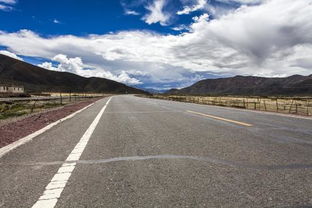 自驾者的独白与崩溃：为什么267.3公里非要被我开成一部“草原公路灾难片”？