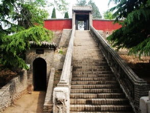 3. 神庙遗址：香火鼎盛
