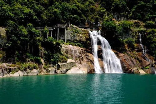 龙景瀑：水帘洞下的震撼