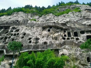 1700年的石窟，佛像在看我