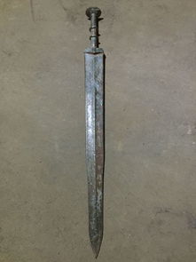 夜深人静， 我独自坐在书房