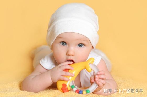 震惊！何姓男孩取名居然藏着这么多不为人知的秘密