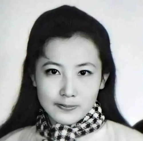 泉中水命女在哪个时辰出生蕞为吉祥？