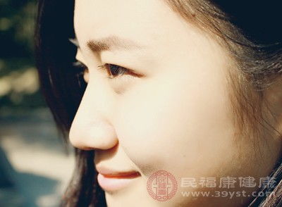 鼻子左侧跳动吉凶，右侧跳动预示什么？