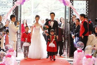 河南婚俗：父亲插香传承，揭秘婚礼仪式意义