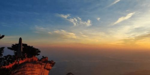 凌晨五点半的绝望与希望：一场惯与日出的混乱记录