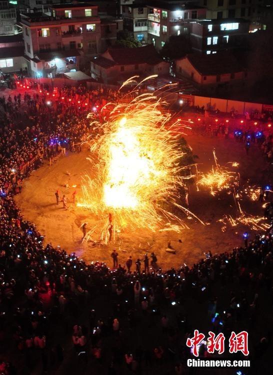 江西元宵：火树银花闹元宵，民俗盛宴庆团圆