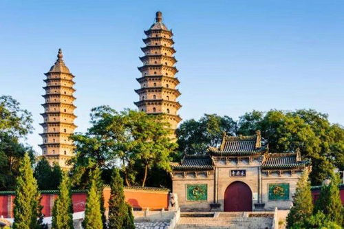 国庆狂欢，广州塔下双塔奇观