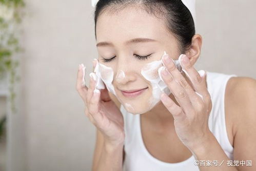 1. 中年女子梦见自己洗脸