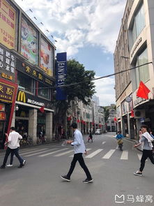 景点四: 新街口美食街