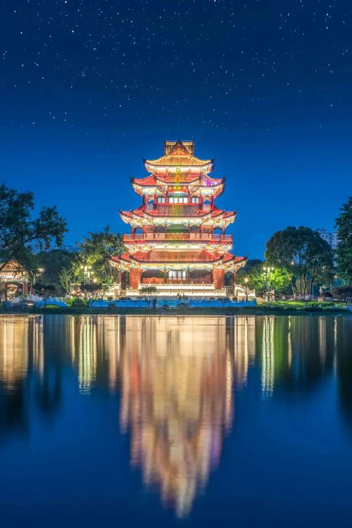 晨曦中的黄鹤楼：穿越时空的凝视
