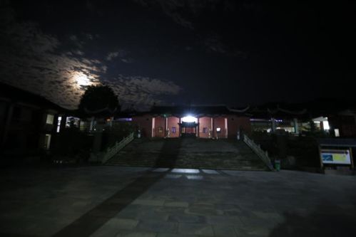 夜深人静时那悠扬童谣声起，四周是否真的会出现鬼影幢幢呢？