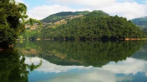 三、水上风光：漫湾百里较长湖的魅力