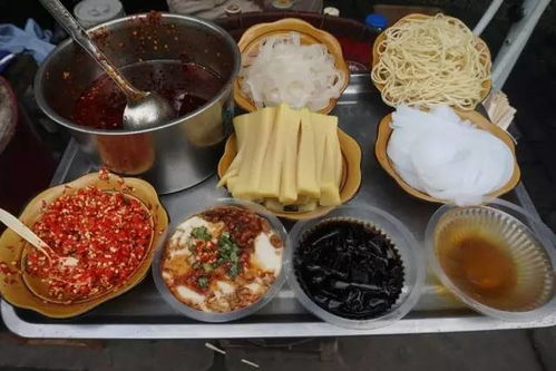 1. 黄龙溪美食中的石磨豆花 (嫩得像婴儿肌肤!)