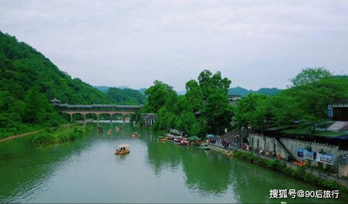 二、 蟠龙谷——瀑布群+古树+“没蚊子”的传说