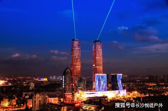 昆明西山万达广场——豪华与荒诞并存