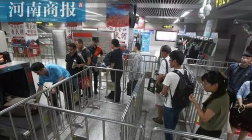 二、郑州地铁安检：一场令人窒息的排队盛宴