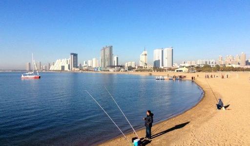 二、 海滩狂欢：南戴河的五味杂陈