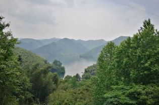 梅山水库：水是真的绿， 历史是真的厚