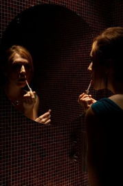 一、 风水大忌：镜子为何是阴气之眼？