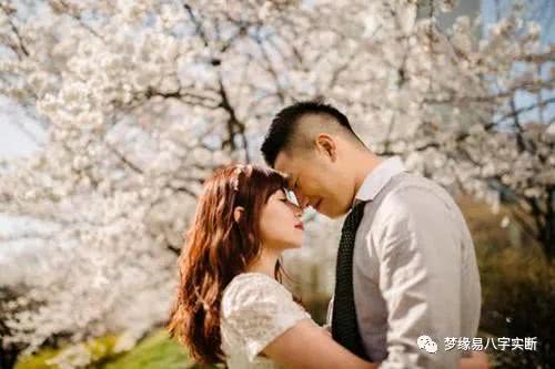 八字中两人八字带两个禄，他们之间情缘如何？