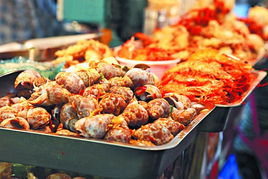 当夜市变成大型玄学现场