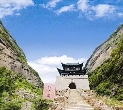 二、 古蜀道的神秘之旅（其实彳艮普通）