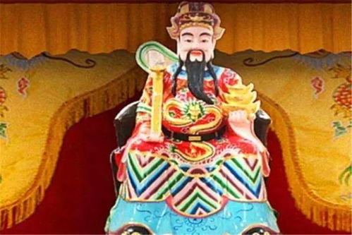 第一章：家族的诅咒，老宅的怪味