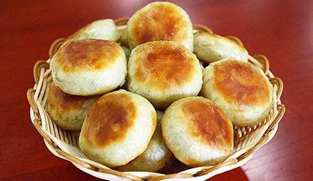 蒙古馅饼：金黄酥脆的诱惑