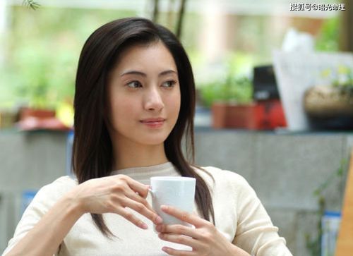 上司特别赏识的那位女士八字究竟有何独特之处？