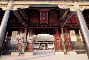 孔府大门的建筑风格是否遵循了古代风水学说？