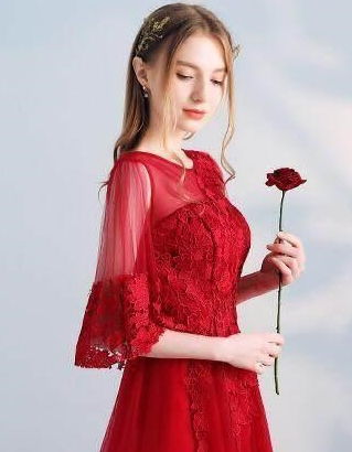 十二星座中，处女座的复古伴娘服和狮子座的时尚伴娘服，哪个梗符合你的个性？