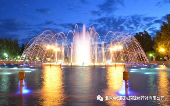 1. 嘉年华城区广场：像糖果店一样甜蜜， 却又像过山车一样刺激