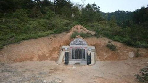 坟的风水影响后人,坟山风水影响耳朵