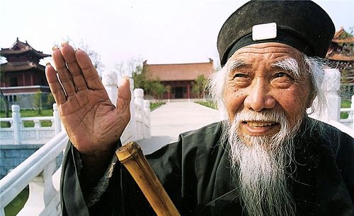 “年轻巧化”的面孔与“老迈”的气质