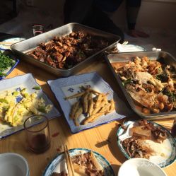 3. 尝试当地美食：