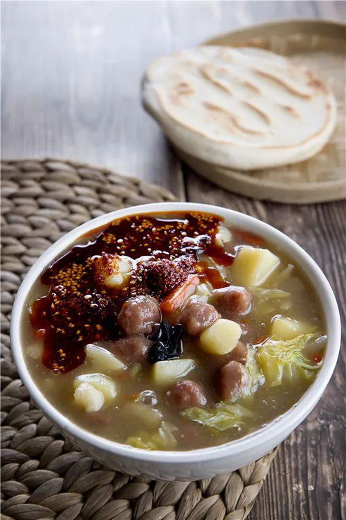 肉丸胡辣汤：暖胃又暖心（但辣得我直冒汗）