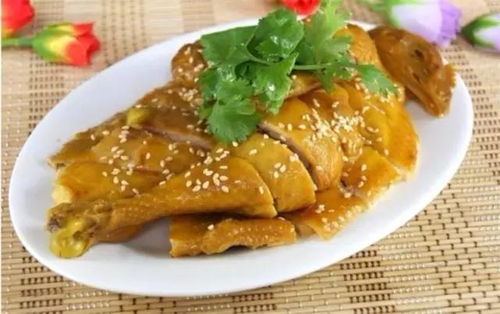 3. 客家盐焗鸡：香气扑鼻（或许是盐味）