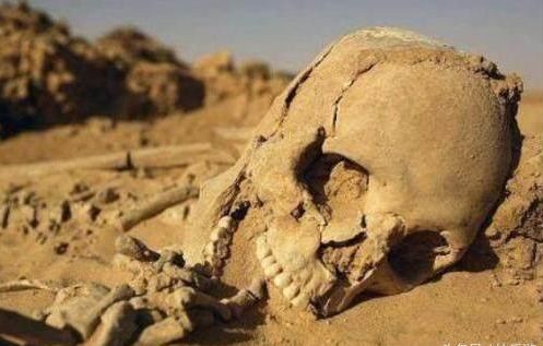 一、荒唐开场——死亡谷的“水源”到底是啥玩意儿？
