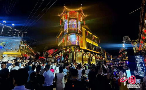 石狮夜游风情街：一场荒诞的夏日狂欢