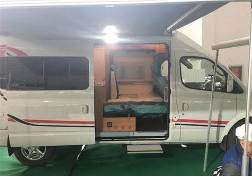 停车场里的江湖：轮胎象棋和新能源车主的眼泪