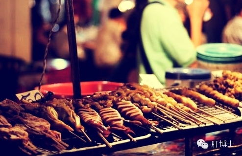夜市烧烤？不如说是人肉罐头加工厂