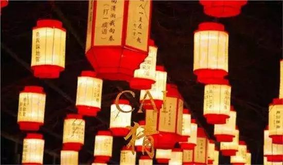 猜灯谜传承智慧，文化交融爆款来袭！