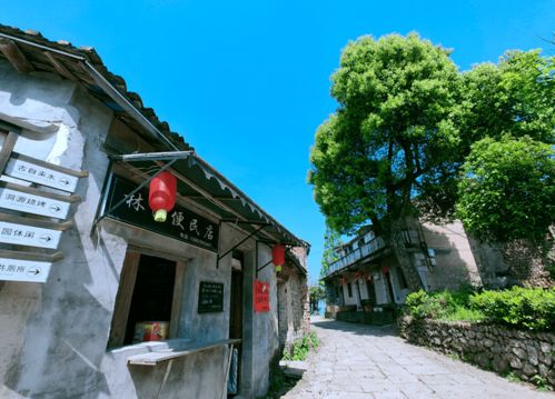 1. 这里的空气里弥漫着什么味道？