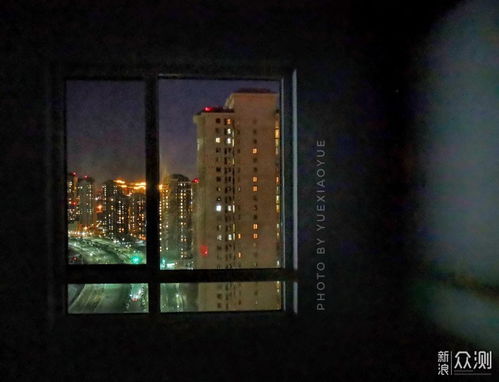 鬼节夜， 孤灯映窗