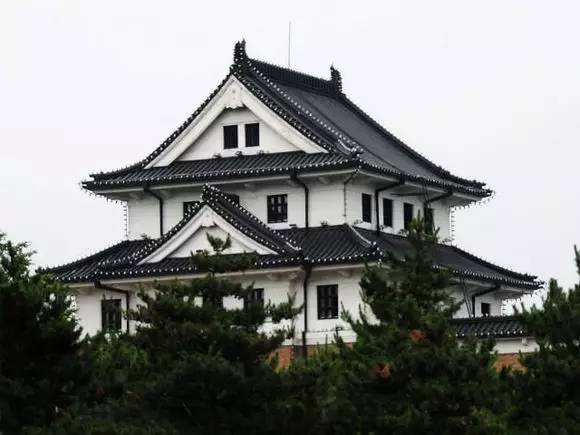 这座破楼居然还没塌？伪满时期的