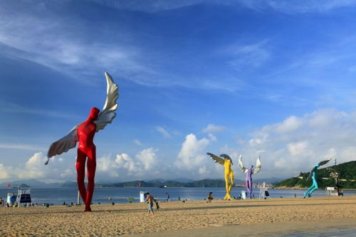 下午：漫步艺术小镇与栈道