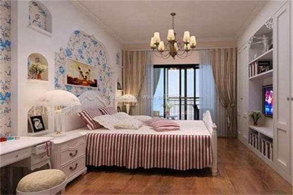 床头靠门，隐私全无